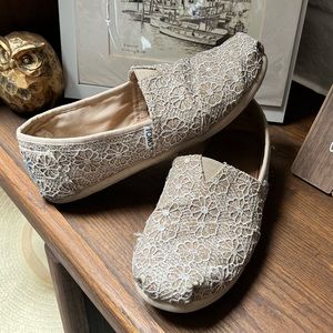 TOMS | glitter gold classic style slip on shoes